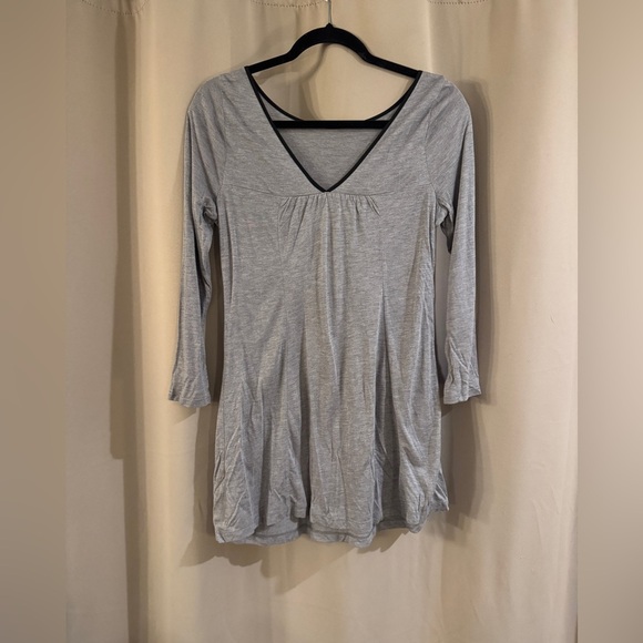 A Pea and Boo Maternity Gray Women's Top - Picture 2 of 6